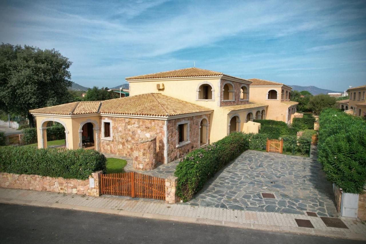 Ville Del Mar San Teodoro  Exteriör bild
